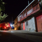 Los bomberos de León se desplazaron el domingo por la noche hasta Piedras Albas, en el municipio de Lucillo, a 84 kilómetros de la capital. BOMBEROS DE LEÓN