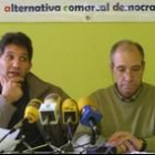 Pedro Prada y Ricardo González (derecha), presentaron el nuevo grupo en nombre de la asamblea