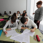 Alumnos del centro de formación profesional en el aula. de la mata