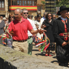 Las cintas, las castañuelas, el tamboril, todo está listo en Santa Colomba para abrir unas fiestas familiares y para todos los públicos. DL