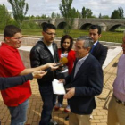 La candidatura popular en la visita a Puente Castro.