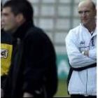 Aguiar, derecha, y De los Mozos, en primer término, dirigen a los suyos