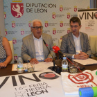 El presidente de la DO Tierra de León y el alcalde, presentaron ayer la feria. MEDINA