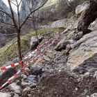 Zona balizada que indica el impedimento para pasar por el tramo afectado de la senda. DL