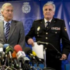 El delegado del Gobierno, Juan José López, y el jefe de policía de Andalucía Occidental, Enrique Álv