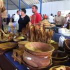 La feria de artesanía dejó las calles y se celebró por primera vez en un recinto cerrado.