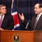 El primer ministro británico, Gordon Brown, y su homólogo, Nuri al Maliki, durante la rueda de prens