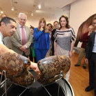 La consejera, Josefa Gacría Cirac, visitó todas las instalaciones del museo.