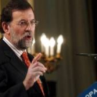 El presidente del PP, Mariano Rajoy, durante la conferencia que pronunció ayer en el Fórum Europa