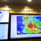 Preparativos para el impacto del huracán Matthew en el Centro Nacional de Huracanes de EEUU.