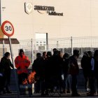Los sindicatos en Amazon retoman las huelgas en el centro logistico de San Fernando de Henares  Madrid  coincidiendo con la campana de Reyes  para reclamar mejoras laborales.
