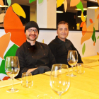 Davide Clerici y su ayudante en el comedor del restauranteLa Salvia, enel barrio de Santa Ana, donde estuvo siempreEl Faisán Dorado.