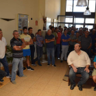 Los regantes de las zonas modernizadas tomaron ayer la sede de la comunidad. MEDINA