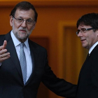 Mariano Rajoy y Carles Puigdemont, en el Palacio de la Moncloa en abril del 2016.