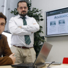 El coordinador de Asasec, Antonio Sepúlveda, y el gerente de Operaciones del Inteco, Alberto López, en la sede del Instituto.