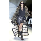 Naomi Campbell desfiló con un abrigo de marta de Ravizza