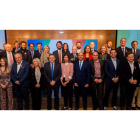 Imagen de familia de todos los premiados, ayer en Valladolid en la celebración del premio del suplemento de ‘El Mundo-Diario de Valladolid’. PHOTOGENIC