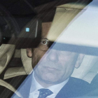 Enrico Letta abandona en un coche el Palacio Chigi para reunirse con Napolitano.