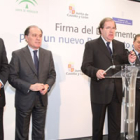 Juan Vicente Herrera y los consejeros de Economía, durante la declaración institucional.