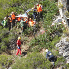 Los servicios de emergencia atienden al herido en el pico Gayo.