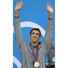 El nadador estadounidense, Michael Phelps, es el deportista que más medallas ha conseguido en toda la historia de los Juegos Olímpicos. En la fotografía con la presea de oro que consiguió ganar tras la prueba de los 4x100 estilos.