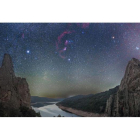 'Entre encinas y estrellas', la foto de José Luis Quiñones del cielo estrellado de Monfragüe elegida por la NASA foto del día, este martes, 14 de marzo.