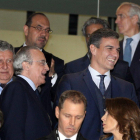 El presidente del Gobierno, Pedro Sánchez, junto al presidente del Real Madrid, Florentino Pérez.