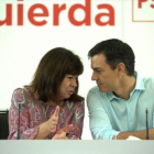 Cristina Narbona y Pedro Sánchez, en la reunión de la ejecutiva del PSOE, ayer, en Madrid
