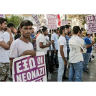 Varios inmigrantes pakistaníes en una protesta contra la violencia racista en Nikea, en la capital griega.