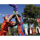 El tradicional mercado medieval de Sabero, que alcanza su XV edición, comenzará su actividad mañana en la parte más antigua de la localidad leonesa. JESÚS F. SALVADORES