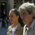 Los protagonistas de la película, Verónica Docando y Óscar Ladoire en la plaza Mayor de Astorga