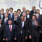 Obama, en el centro, en una foto de familia en la que también aparece García-Margallo, en la última fila. ANDREW HARRER