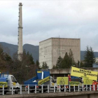 Protesta de Greenpeace ante la central nuclear de Garoña, en el 2014