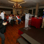 Maraña aplaude a Villarroel en un acto de partido celebrado esta semana.