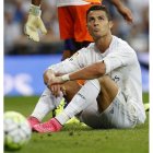 Cristiano Ronaldo con un evidente de gesto impotencia tras fallar una ocasión clara.