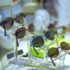 Gafas de sol homologadas -como las de la imagen- garantizan la necesaria protección