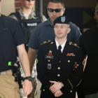 El soldado Bradley Manning tras la última sesión del juicio.