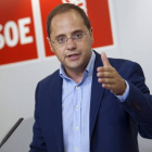 El secretario de Organización del PSOE, César Luena, durante una rueda de prensa este miércoles.