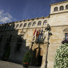Exterior del Palacio de los Guzmanes, sede de Diputación.