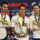 Adrian, Thiago y Mata (bota de oro, mejor jugador y bota de bronce).