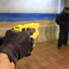 Los Mossos estrenan la Taser X-2.