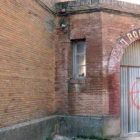 Fachada del recinto del antiguo cuartel de Sahagún, que pasará a titularidad municipal.