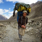 Fotograma del documental ‘K2 and the Invisible Footmen’, de Iara Lee, que se proyecta hoy en el Musac. DL