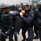 Actuación de la Guardia Civil en Sant Julià de Ramis en su intento de impedir la votación del referéndum