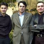 Andrés Trapiello, en el centro, con David Torres y Héctor Bofill, galardonados también el año pasado