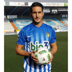 Pallarés se enfundó la camiseta para la presentación, si bien ya la vistió el domingo en León. BARREDO