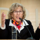 La alcaldesa de Madrid Manuela Carmena durante la rueda de prensa que ha ofrecido este lunes en el Palacio de Cibeles tras destituir a Carlos Sánchez.