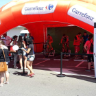 Carrefour traslada la Vuelta a España a todos los leoneses en el parking de su hipermercado. DL