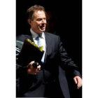El primer ministro británico, Tony Blair, a su salida del Parlamento