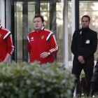 El seleccionador belga, Marc Wilmots, abandona el hotel de concentración.